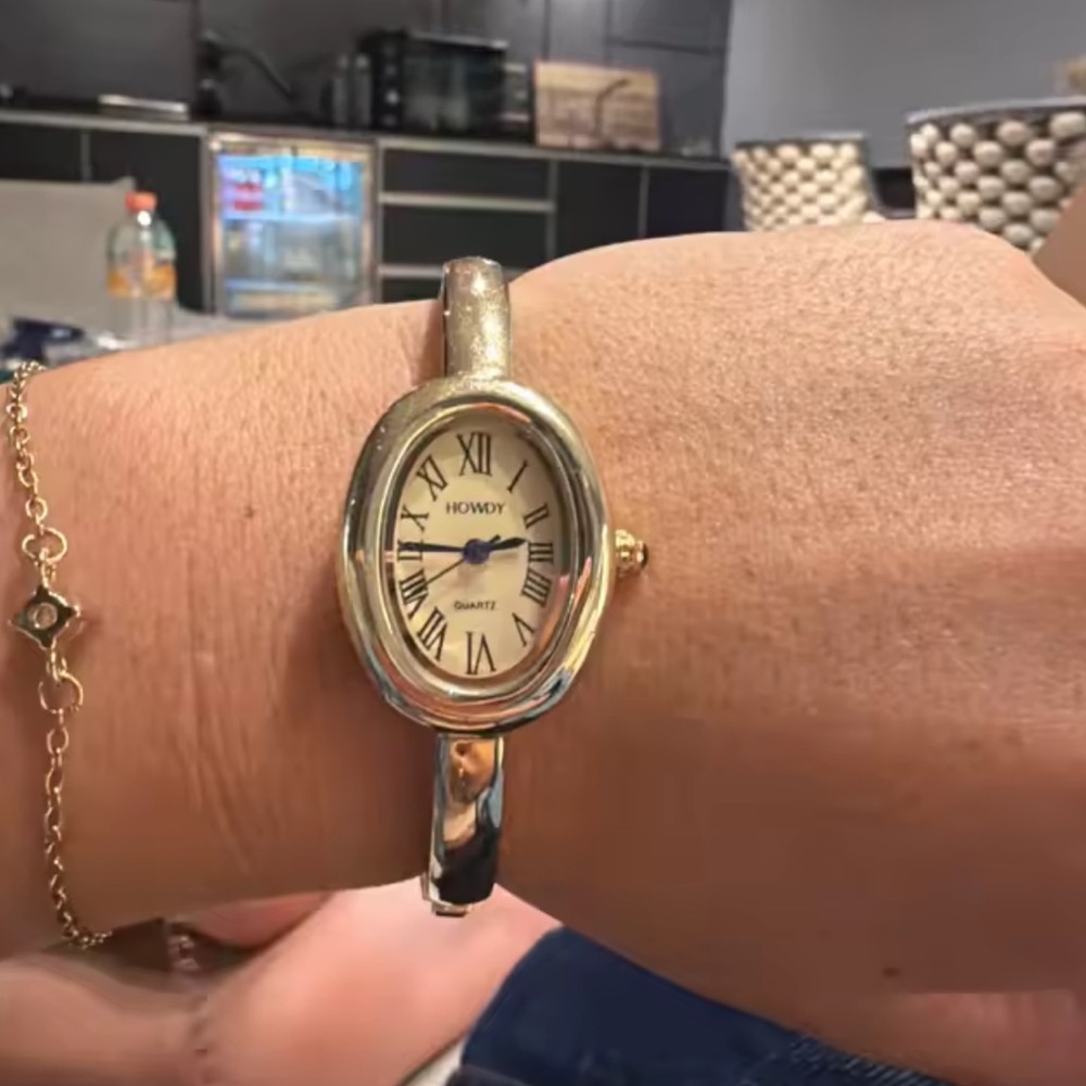 Baignoire Vintage Gold Oval Bracelet Watch - Picture 7 of 17